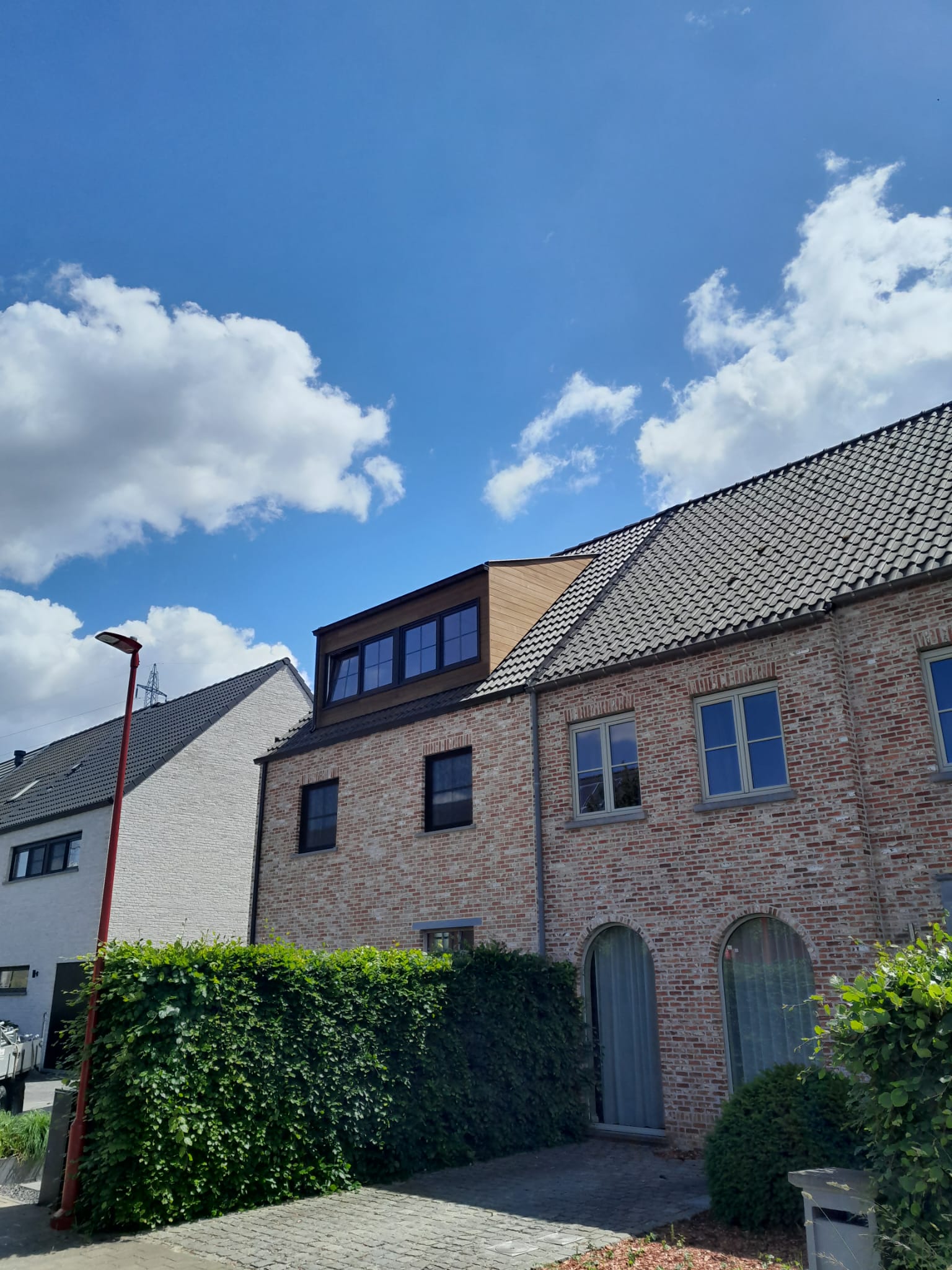 Dakkapel met nieuwe pannen